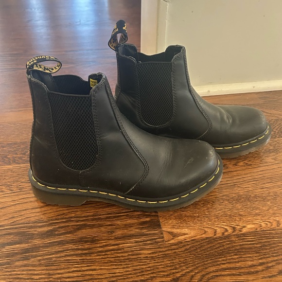Doc Marten Air Wair Chelsea Boots - Picture 3 of 7